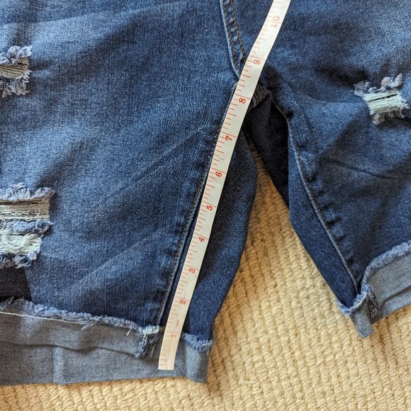 Cyclon Distressed Jean Shorts Plus Size - Picture 4 of 6